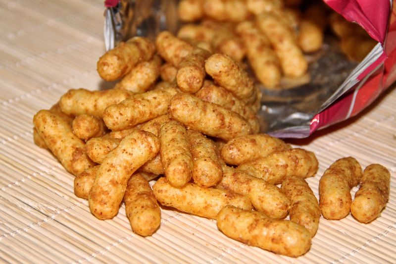 Platz 14: Erdnussflips bzw. Erdnusslocken (7,4 Prozent )Mit 7,4 % knapp über den Müsliriegeln findet sich dieser Erdnusssnack. Wegen ihrer Form werden die Flips auch Würmer, Würmchen oder Engerlinge genannt.   Weitere interessante Beiträge rund um das Thema Süßigkeiten & Ernährung:    - Dossier Übergewicht & Ernährung      - Woher kommt der Schmelz der Schokolade?      - Unnachahmliche Süße: über die Schwierigkeit vom Zucker zu lassen    (Bild: hansbenn/gemeinfrei)