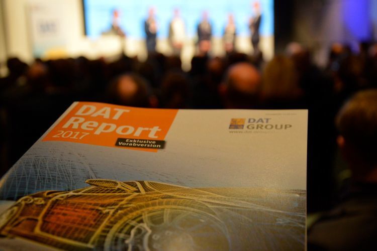 Die Deutsche Automobil Treuhand hat den DAT-Report 2017 in Berlin im Microsoft-Atrium vorgestellt. (Achter / »kfz-betrieb«)