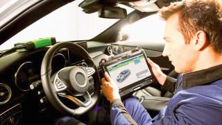 Mit dem neuen Konzept „Secure Diagnostic Access“ von Bosch sollen Werkstätten auch an Fahrzeugen uneingeschränkt arbeiten können, die mit Security Gateways geschützt sind. (Bild: Bosch)