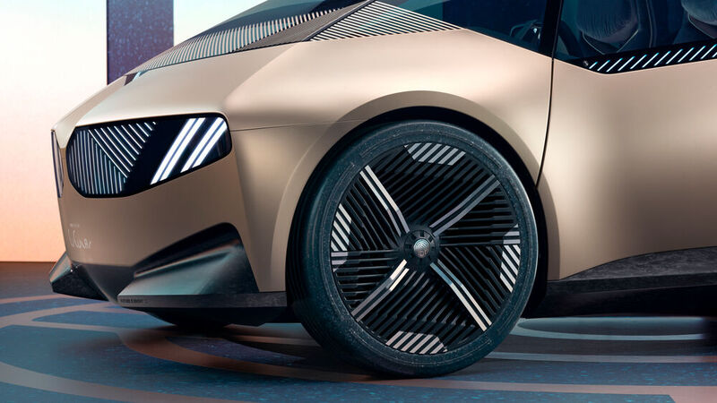 Die Reifen bestehen aus nachhaltig angebautem Naturkautschuk und besitzen eine leicht transparente Optik. (Bild: BMW)