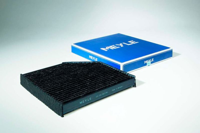 Meyle: Der Zulieferer bietet einen neuen Aktivkohlefilter für den Innenraum an, der Feinstaub herausfiltert und NOx als Salz bindet. Nach eigenen Angaben ist Meyle bisher der einzige Hersteller mit einem solchen Filter. (Bild: Meyle)