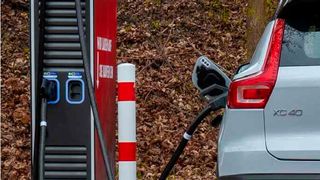 Sollte die neue Bundesregierung aus CDU, CSU und SPD bestehen, will man Elektroautos preislich attraktiver machen, wieder Landwirte subventionieren und den öffentlichen Nahverkehr optimieren. Hier einige Eckdaten über die Planungen ... (Bild: B. Schneiderbaum)