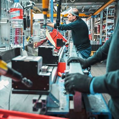 100 % Fertigungstiefe war gestern. Warum Maschinenbauer jetzt sogar mit direkten Wettbewerbern kooperieren müssen, um trotz Krisen und Bürokratie zu wachsen. (Bild: Marantec Group)