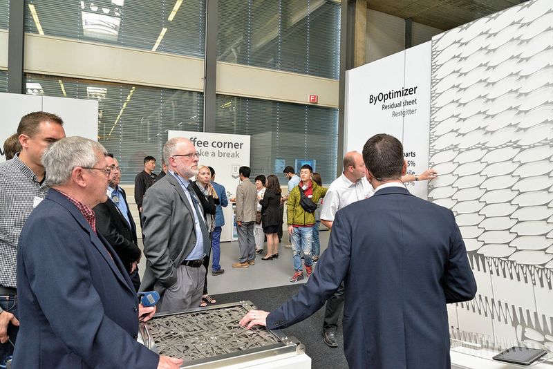Mit verschiedenen Methoden hilft Bystronic ihren Kunden bei der Effizienzsteigerung. Das Bild zeigt eine Demo zum «ByOptimizer». (Bild: Bystronic)