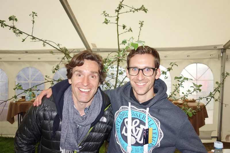 Das regnerische Wetter störte (l.) Stefan Holländer und Dominik Axer, Microsoft keineswegs (IT-BUSINESS)