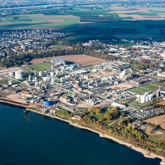ICIG übernimmt den gesamten rechtsrheinischen Standort in Niederkassel-Lülsdorf (nahe Köln) als auch das damit verbundene Geschäft mit Cyanurchlorid.(Bild:  Evonik Industries)