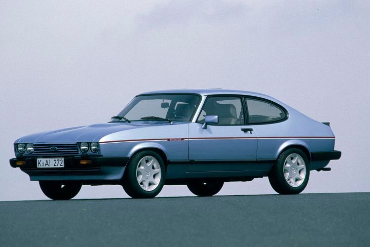 1983 wurde das Antriebsprogramm des Ford Capri noch einmal nachjustiert. Neues Einstiegsmodell in die mittlerweile dritte Capri-Generation war nun der 2,0 GT mit dem 101-PS-Vierzylindermotor. Die goldene Mitte markierte der 114 PS starke 2,3 S, an der Spitze thronte der „Ober-Capri“ 2,8 Injection. Insgesamt wurden rund 1,9 Millionen Capri-Exemplare produziert.  (Bild: Ford-Werke GmbH, Koeln)