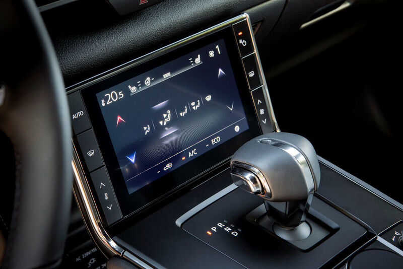 Speziell für die Klimasteuerung gibt es einen Touchscreen in der Mittelkonsole. (Mazda)