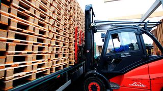 Holzpaletten machen 90 bis 95 % aller Ladungsträger aus. (HPE)