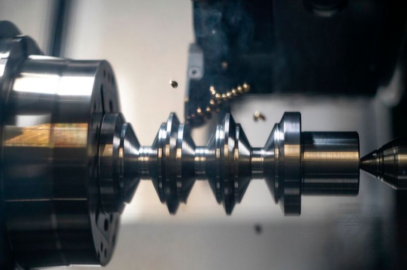 Bei Otto Beckert setzt man, wenn es um das Drehen geht, gerne das 2-schneidige SA-Stechsystem von Arno Werkzeuge ein. Denn es erlaubt das Ein- und Abstechen mit großer Stechtiefe bis 140 Millimeter Durchmesser und Einstechbreiten zwischen 1,5 und 10 Millimeter. (Bild: Suxes / M. Frischauf)