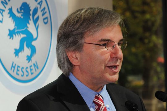 Arbeitete mit Uwe Grautegein nicht nur bei kfz-spezifischen Themen zusammen: Helmut Müller, Oberbürgermeister von Wiesbaden. (Baeuchle)