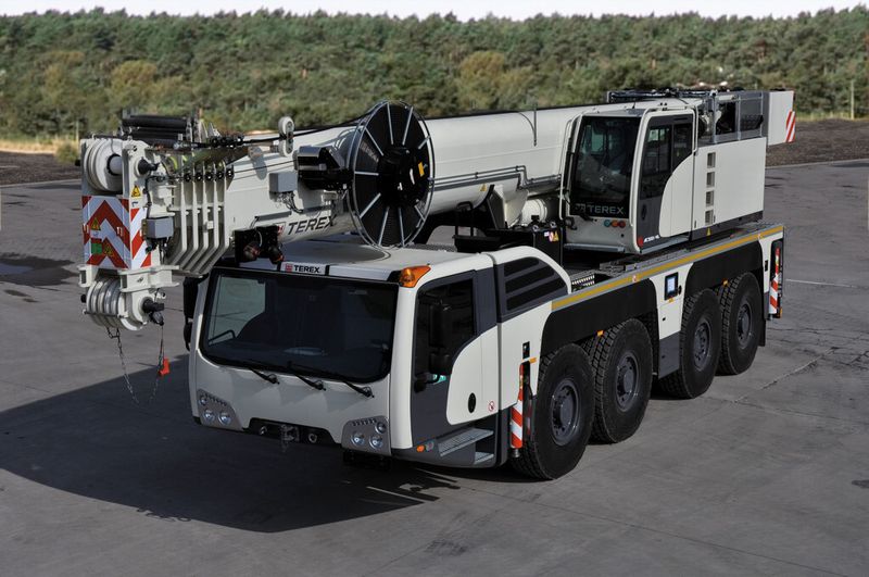 Der Einsatz von Leichtbautüren hilft einem namhaften Hersteller mobiler Kranfahrzeuge bei der Erfüllung der neuen EU-Vorgaben. Der Leichtbau kann für viele Nutzfahrzeughersteller entscheidende Wettbewerbsvorteile bereit halten. (Bild: Rhein Composite)