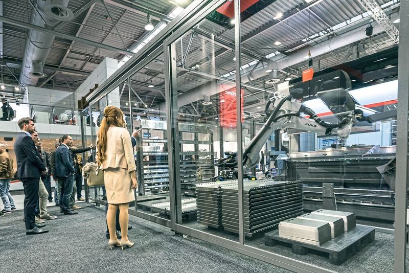 Optimieren, digitalisieren, automatisieren: Bystronic präsentiert individuell abgestimmte Konzepte für 
Industrie 4.0. (Bystronic)