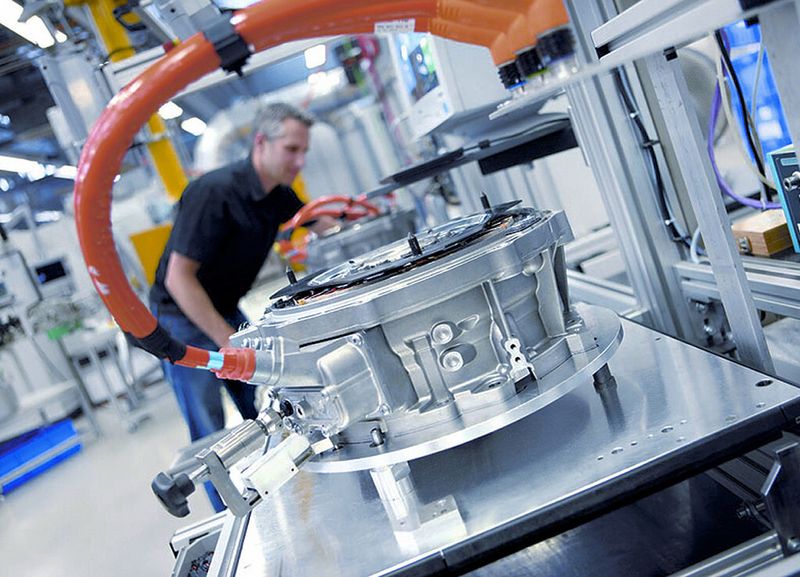 Der deutsche Maschinenbau blickt zuversichtlich in die Zukunft: 77 % der befragten Führungskräfte rechnen mit einer positiven Umsatzentwicklung für 2014. (Bild: Bosch)