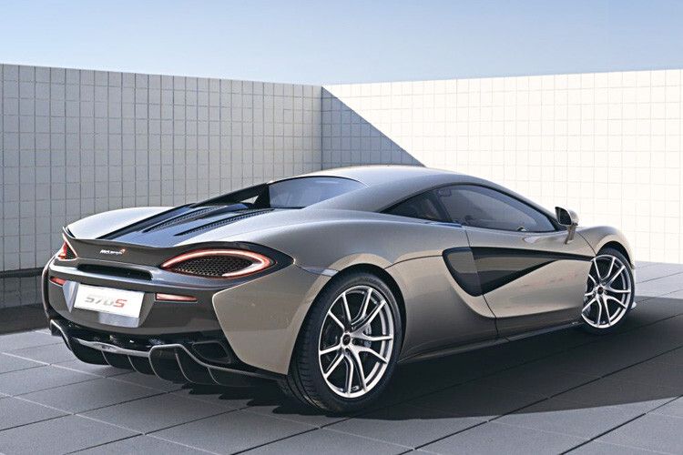 McLaren stellt mit dem 570S Coupé das erste Modell seiner dritten Baureihe vor. Der Newcomer lehnt sich optisch an seine großen Brüder an und fungiert als „Basismodell“ des Sportwagen-Herstellers. (Foto: McLaren)