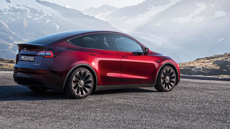 In Deutschland ist sich das SUV im Jahr 2025 gut 12.300 Mal verkauft. (Bild: Tesla)
