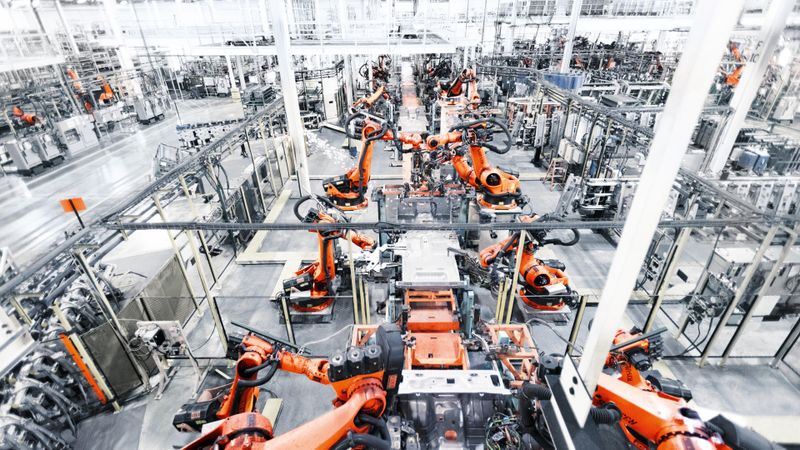 Der VDMA fordert strengere Kontrollen von Maschinenimporten nach Europa.(Bild:  Kuka)