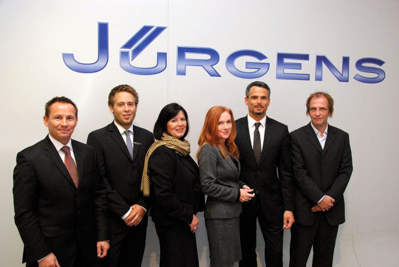 Freuen sich über den ersten Platz beim Internet Sales Award 2010: Karl-Heinz Ratzke (Pkw-Verkäufer), Stefan Besarese (Internet Sales Team), Sabine Bräutigam (Internet Sales Team), Annette Thewes (Teamleiterin Marketing), Franco C. Barletta (Geschäftsführer) und Mark Siebert (Online-Marketing). (Archiv: Vogel Business Media)