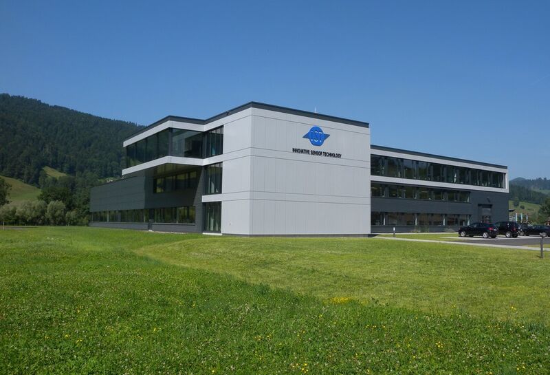 Der neue Hauptsitz der Innovative Sensor Technology IST liegt in der Region Toggenburg im Kanton St. Gallen. Hier beschäftigt das High-Tech-Unternehmen rund 100 Mitarbeitende. (Bild: IST)
