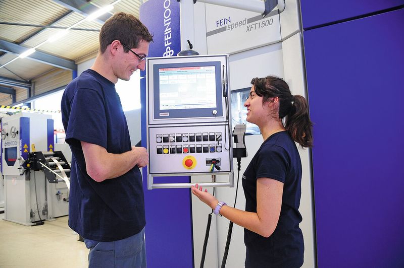 Mit der Feintool-Motion-Control-Steuerung in der XFT 1500speed können Bewegungen wie Beschleunigung, Ausbringung und Zwischenstopps bis auf 2 ms genau definiert werden. (Bild: Feintool)