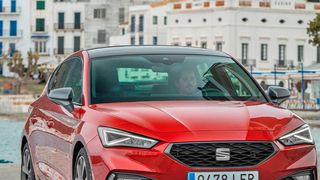 Seat bringt das Kompaktklassemodell Leon in der vierten Generation auf den Markt. Das zentrale Modell der Marke präsentiert sich als flotter Spanier mit steigendem Platzangebot. (Bild: Seat)