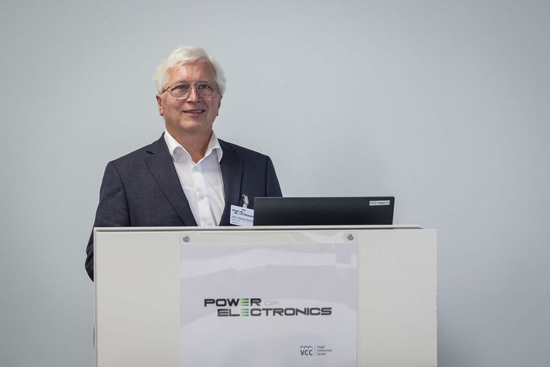 Unter dem Motto „Power of Electronics” versammelten wir am 18. und 19. Oktober 2022 sechs Elektronikkonferenzen in Würzburg: Entwicklerforum Leistungselektronik, DC/DC-Wandler-Tag, Schaltnetzteiletag, Batteriepraxis Forum, Praxisforum Elektrische Antriebstechnik und Cooling Days. Auch 2023 findet Power of Electronic statt. Merken Sie sich bereits jetzt den Termin vor: 17. bis 18. Oktober 2023.  (Bild: Stefan Bausewein )