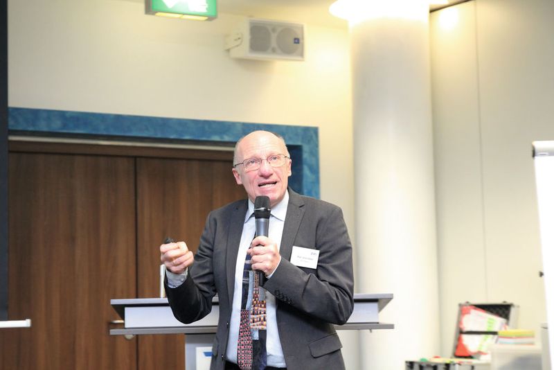 Prof. Dr. Ulrich Epple, RWTH Aachen fordert für intelligente Geräte: „Die Verwaltungsschale gehört da in das gesicherte virtuelle Industrie-4.0-Netz!“ (Bild: Reinhold Schäfer)