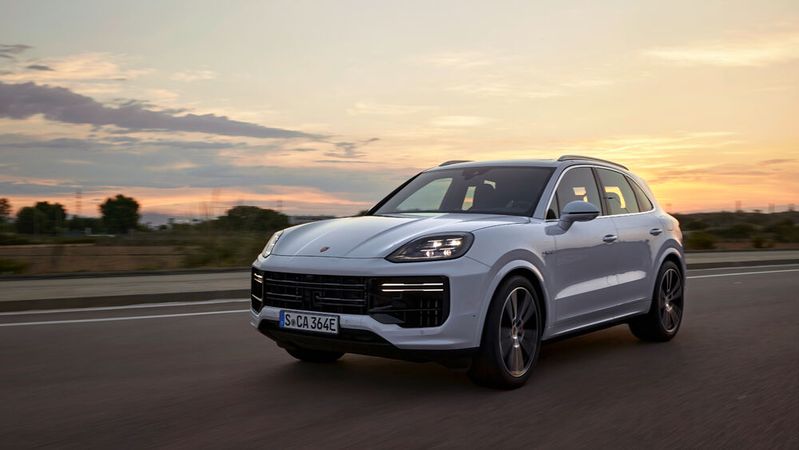 Die Preise für den „Cayenne Turbo E-Hybrid“ starten bei 176.324 Euro.(Bild:  Porsche)