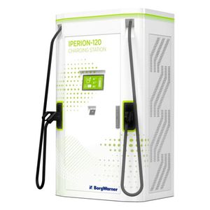 Das DC-Schnellladegerät Iperion-120 kann ein Fahrzeug mit voller 120 kW Leistung aufladen oder zwei Fahrzeuge gleichzeitig mit jeweils maximal 60 kW. (Bild:  Borg Warner)