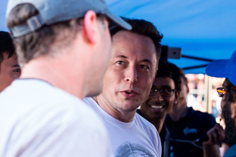 Elon Musk verfolgte den Lauf und gratulierte den Münchner Studierenden im Anschluss persönlich. (Warr Hyperloop/TU München)