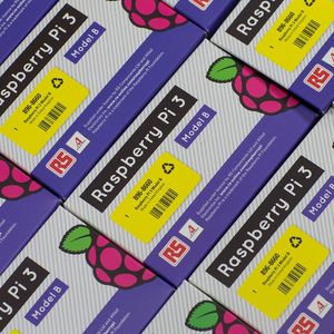 Der Raspberry Pi 3 kommt in den gleichen winzigen Maßen wie seine Vorgänger und misst gerade mal 85 mm x 56 mm x 17 mm.