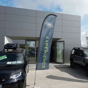 Das neue Land-Rover-Autohaus steht neben dem BMW-Betrieb von AHG.(Bild:  Alphartis)