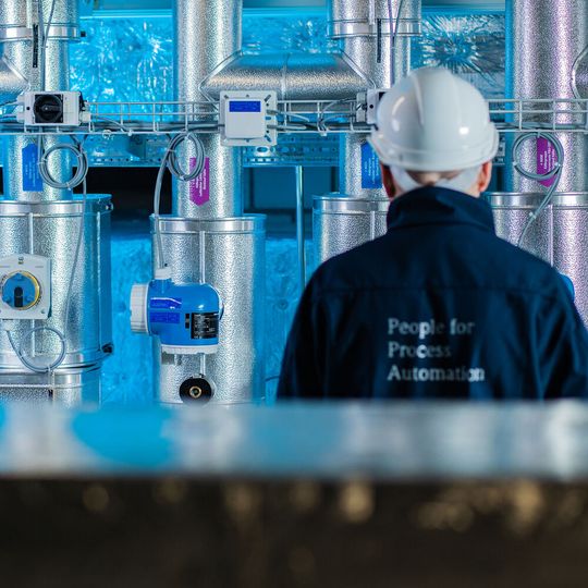 Prozessmesstechnik spielt eine zentrale Rolle bei Energie- und Ressourceneffizienz sowie Klima- und Umweltschutz.(Bild:  Endress+Hauser/Kristoff Meller)