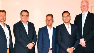 Michael Jüdiges und Christian Faust (beide Geschäftsführer von Connectivity Solutions), Johannes Rump (Geschäftsführer Oventrop), Markus Klausner (CTO Viessmann Climate Solutions SE), Ulrich Ziegler (Geschäftsführer Eltako), Heinrich Johannes Gantenbrink (Geschäftsführer Bega) und Christian Lübke (Bega).  (Bild: Viessmann)