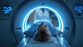 Metallische Gegenstände wie Kabel können im MRT durch die Luft fliegen oder sich erhitzen.  (Bild: © Olena – stock.adobe.com / KI-generiert)