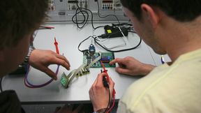 Messtechnik gehört zur Validierung elektronischer Systeme. Bei schnellen Datenschnittstellen prüfen Entwickler unter anderem Signalqualität, Jitter und Übertragungsverluste. (Bild: frei lizenziert)