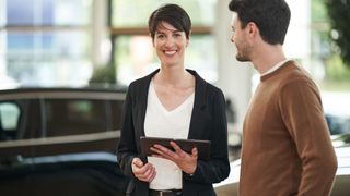 Finanzierungs- und Leasingverträge können bei der BDK jetzt auch im Autohaus komplett digital abgeschlossen werden. (Bild: BDK)