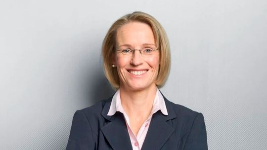 Der richtige Zeitpunkt! Für Melanie Kreis, die noch amtierende Finanzchefin der Deutschen Post, enden die Aufgaben mit Auslaufen des aktuellen Vertrages Mitte nächsten Jahres, auf eigenen Wunsch. Hier mehr dazu ...(Bild:  Deutsche Post)