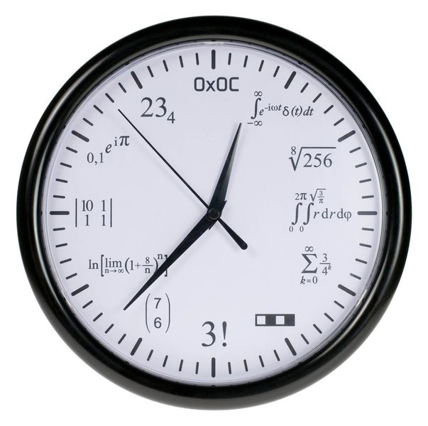 Für Mathefans oder solche, die es noch werden wollen: Die Matheuhr, die statt die gewohnten Uhrzeiten anzuzeigen auf mehr oder weniger komplizierte Rechenaufgaben verweist.  (Get Digital)