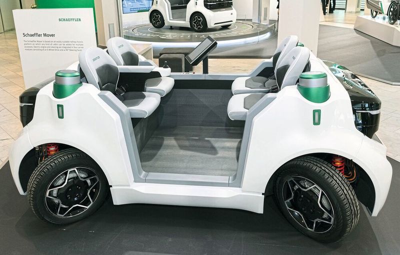 „Schaeffler Mover“: Das kleine und wendige Fahrzeugkonzept ist rein elektrisch betrieben und kann – mit verschiedenen Aufbauten versehen – in urbanen Räumen für flexible Transportaufgaben eingesetzt werden. (Schaeffler)