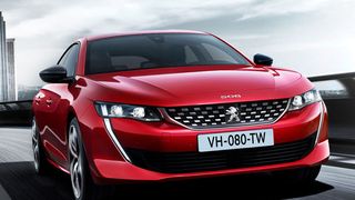 Die zweite Generation des Peugeot 508 spricht mit einer coupéhafte Linienführung eine neue Formensprache. (Peugeot)