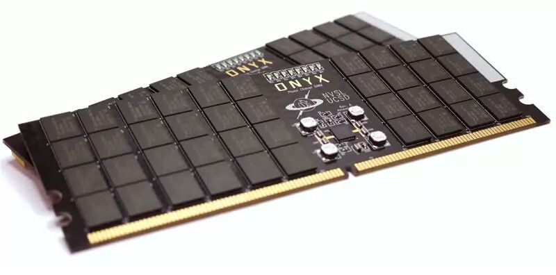 Das von IBM entwickelte Phase Change Memory (PCM) soll in allen Parametern wie Geschwindigkeit und Langlebigkeit besser sein als Flash. (Bild: IBM)