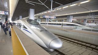 Durch die hohe Belastbarkeit des rostfreien Edelstahls saust der CRH380A mit fast 500 km/h über die neue Hochgeschwindigkeitsstrecke.  (Bild:WZV / Outokumpu)