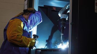 Mischgase tragen dazu bei, deutlich effizienter und wirtschaftlicher bei hoher Qualität mit dem Laser zu schweissen und zu schneiden. (Bild: Air Liquide)