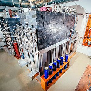 Unterirdisches Labor für die konventionelle 14C Analyse mit Proportionalzählrohren. Sowohl die Zählrohre als auch die dazugehörige Elektronik sind Eigenentwicklungen des Instituts für Umweltphysik. 