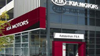 P&A an der Düsseldorfer Automeile am Höherweg gehört zu den Pilothändlern für Kias neues so genanntes Space-Identity-Konzept. (Archiv: Vogel Business Media)