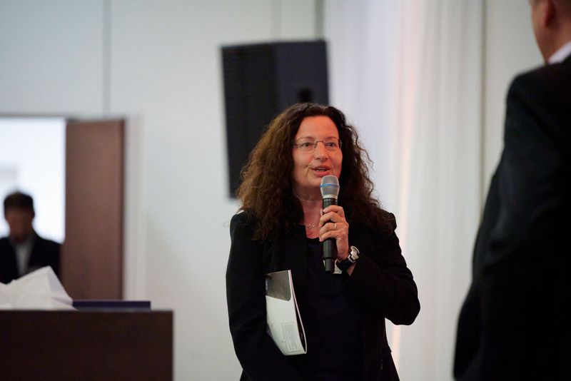 Impressionen vom ELEKTRONIKPRAXIS Frühlingsfest 2023 im Ketterer Kunst mit der Verabschiedung von Johann Wiesböck.  (Bild: © EYE AM CHRIS)