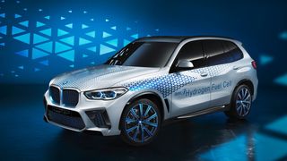 Mit 374 PS Systemleistung im i Hydrogen Next will BMW auch mit der Brennstoffzelle markentypische Dynamik realisieren. (BMW)