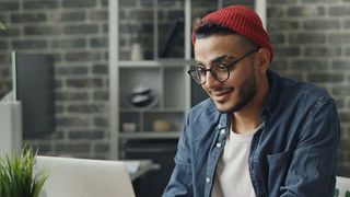 Regelmäßiges Vertriebstraining sollte bei Unternehmen ganz oben auf der Agenda stehen – egal ob online oder präsent. Heutzutage können Künstliche Intelligenzen dabei unterstützen. (Bild: Pexels)