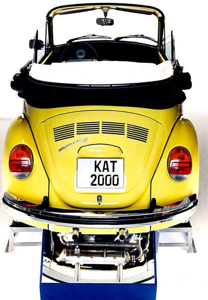 Seit 1996 prämiert die Automechanika Frankfurt wegweisende Ideen und Produkte mit dem „Automechanika Innovation Award“. Zur Premiere geht HJS-Fahrzeugtechnik mit dem Kat-Nachrüstsystem „HJS-Kat 2000“ unter 78 Bewerbern als Sieger hervor.  (HJS)